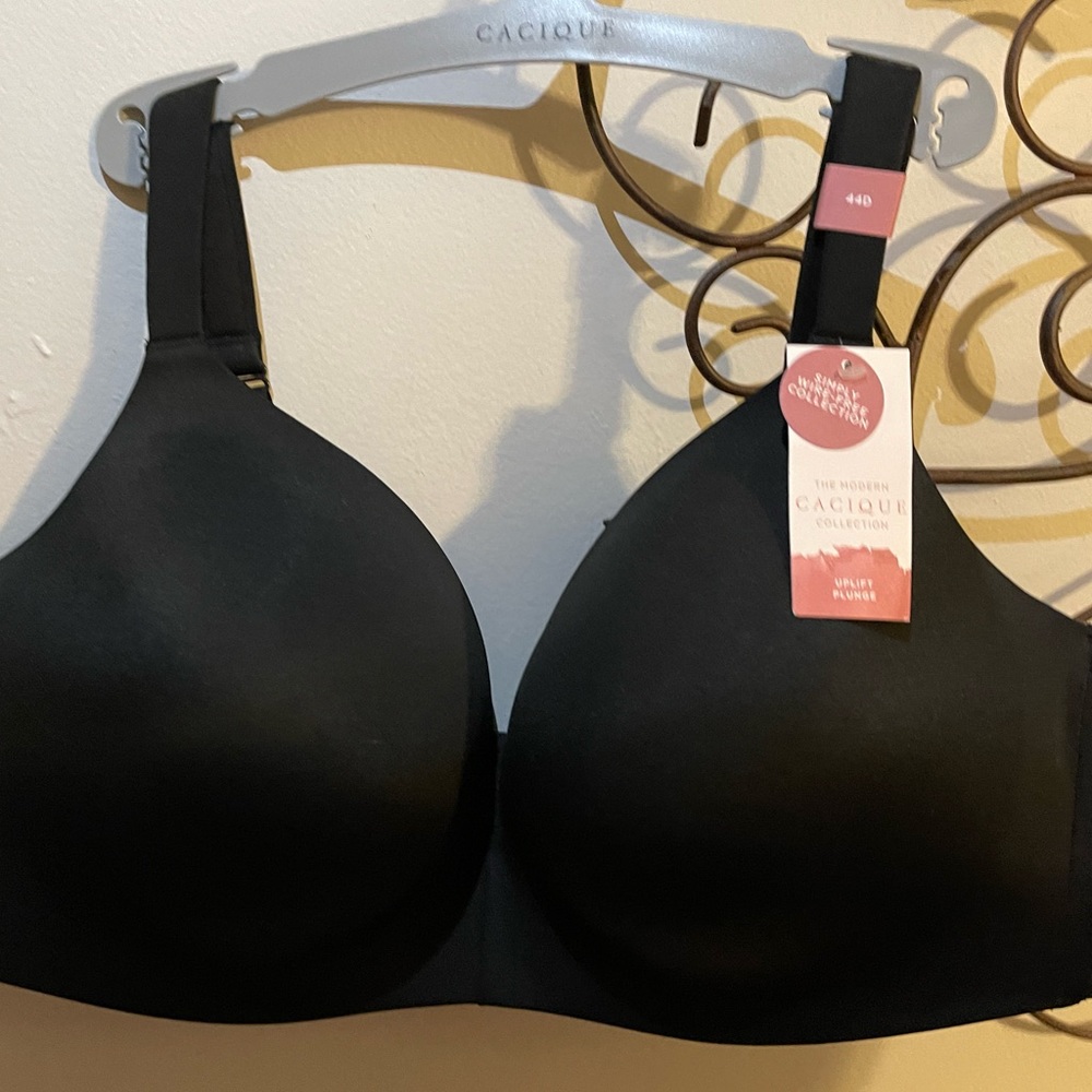 Cacique 44D Uplift Plunge Black
